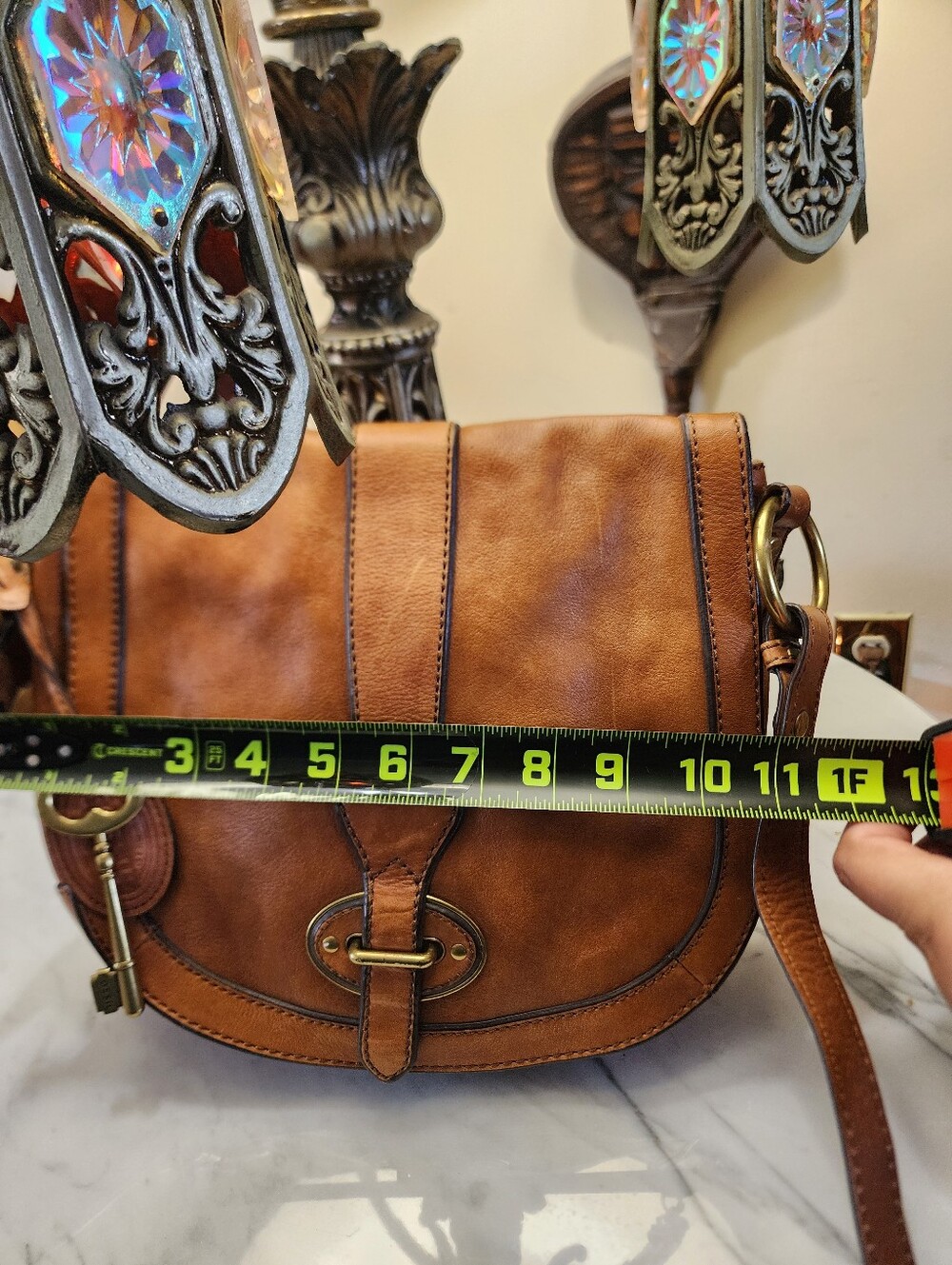 Fossil Leather Crossbody Saddle Bag Brown Key Charm Flap Purse Adjustable Strap - Picture 13 of 16